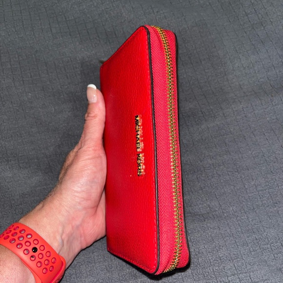 Excellent condition Michael Kors Red Zippy Wallet - Picture 6 of 6